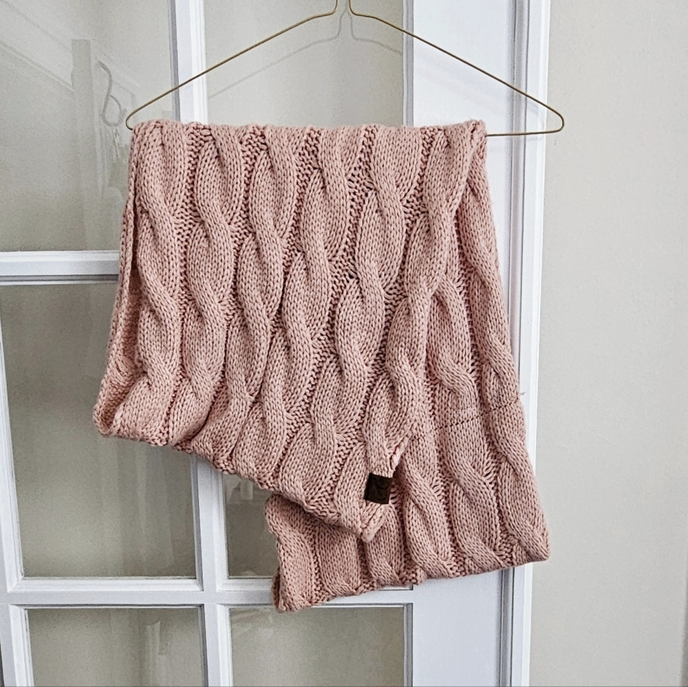 CC Cable Knit Infinity Womens Scarf Indie Pink
